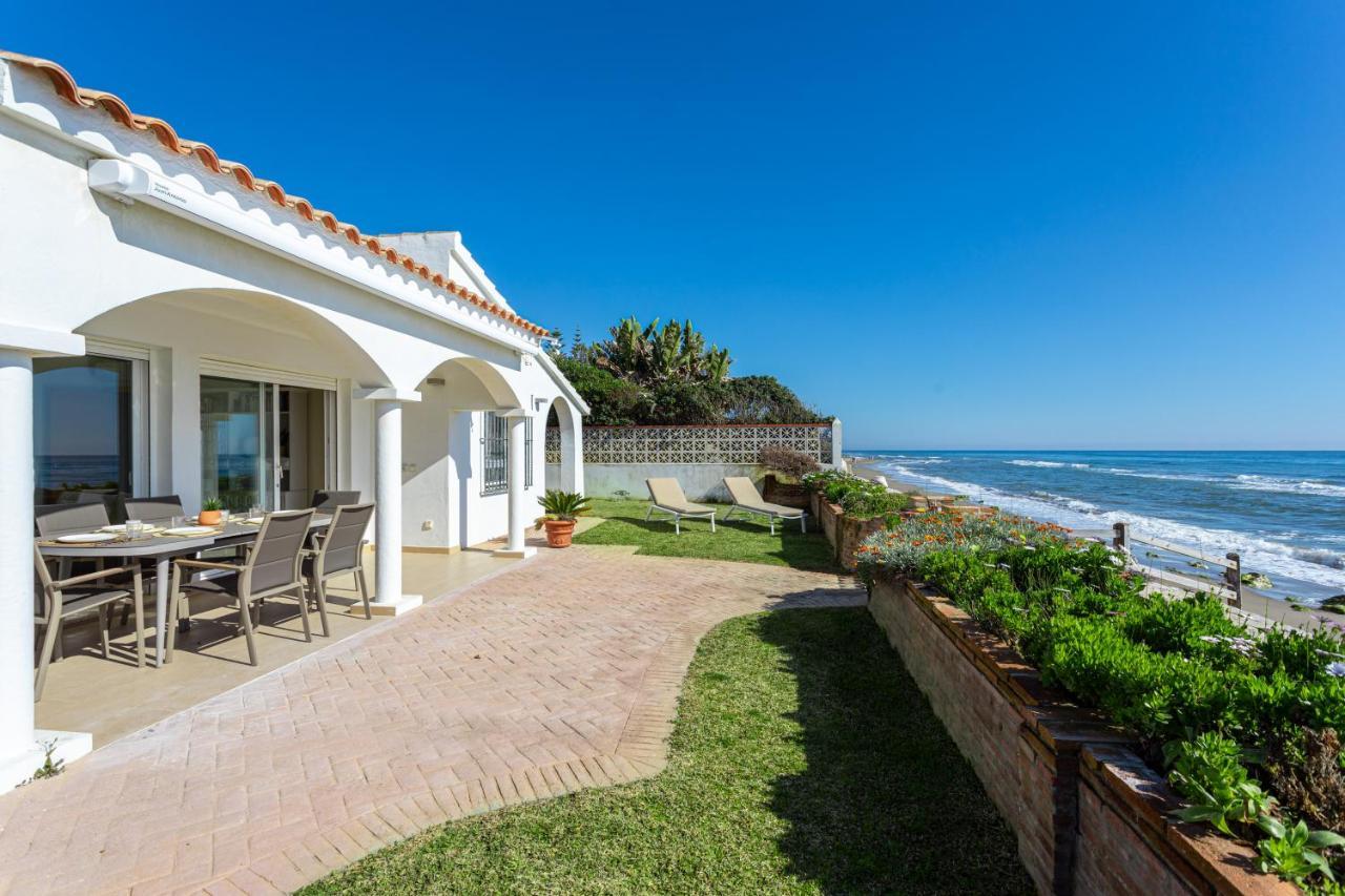 Charming Villa On The Seafront Marbella Exteriér fotografie